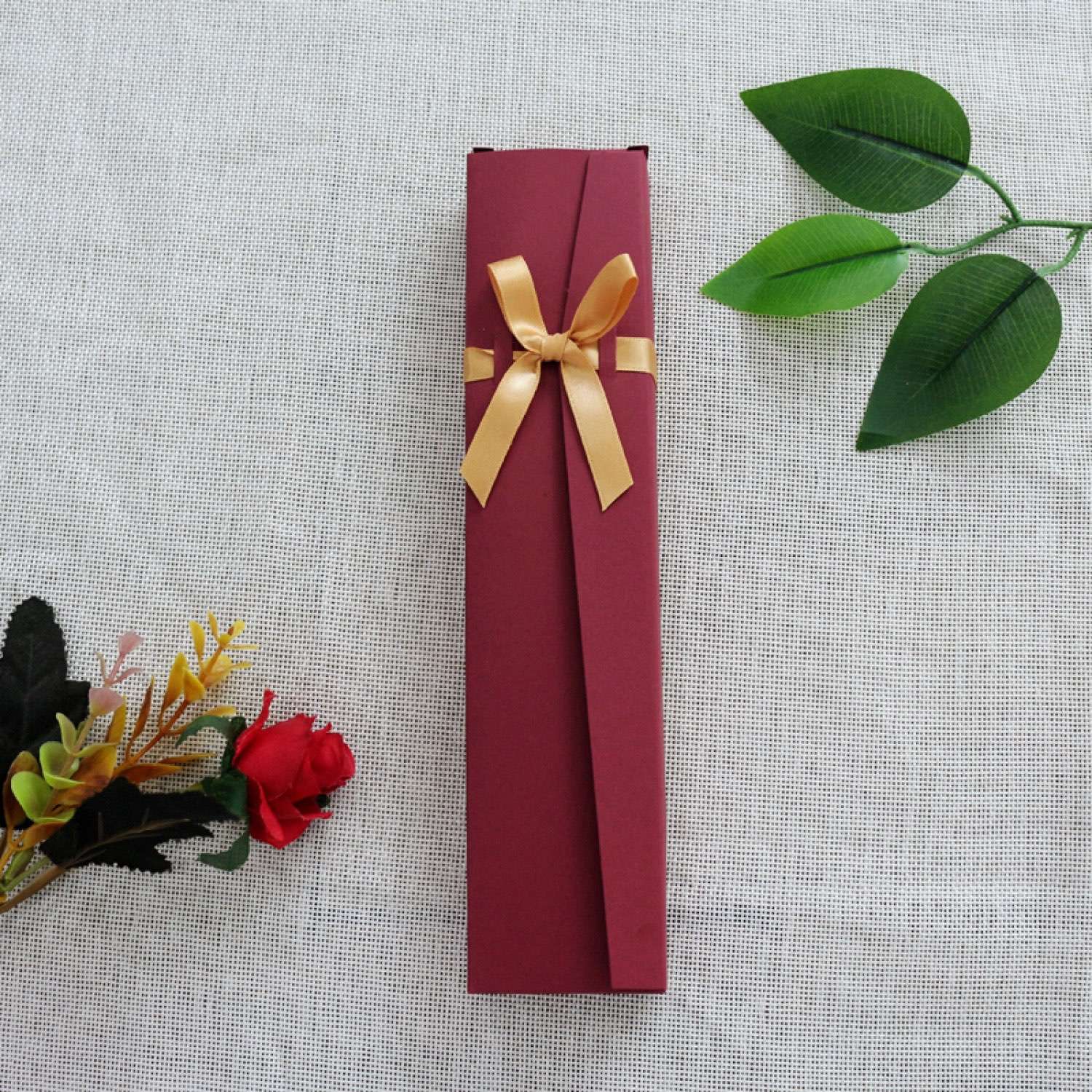 Red Scroll Invitation Card With Tassel Wedding Invitation Customized Foil Printing 